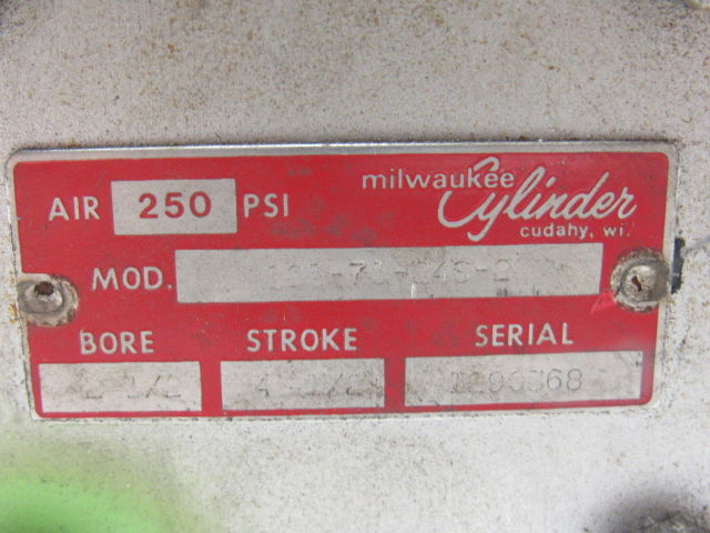 Milwaukee 121-71-24S-2 2-1/2" Bore 4-1/2" Stroke 1" Rod 250PSI Air Cylinder