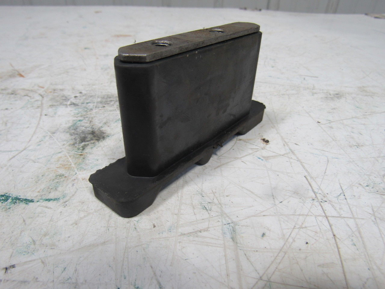 K001284AAA P7082B2 2 Bolt Mounted Isolation Sortation Insert W/Bolts Lot Of 15