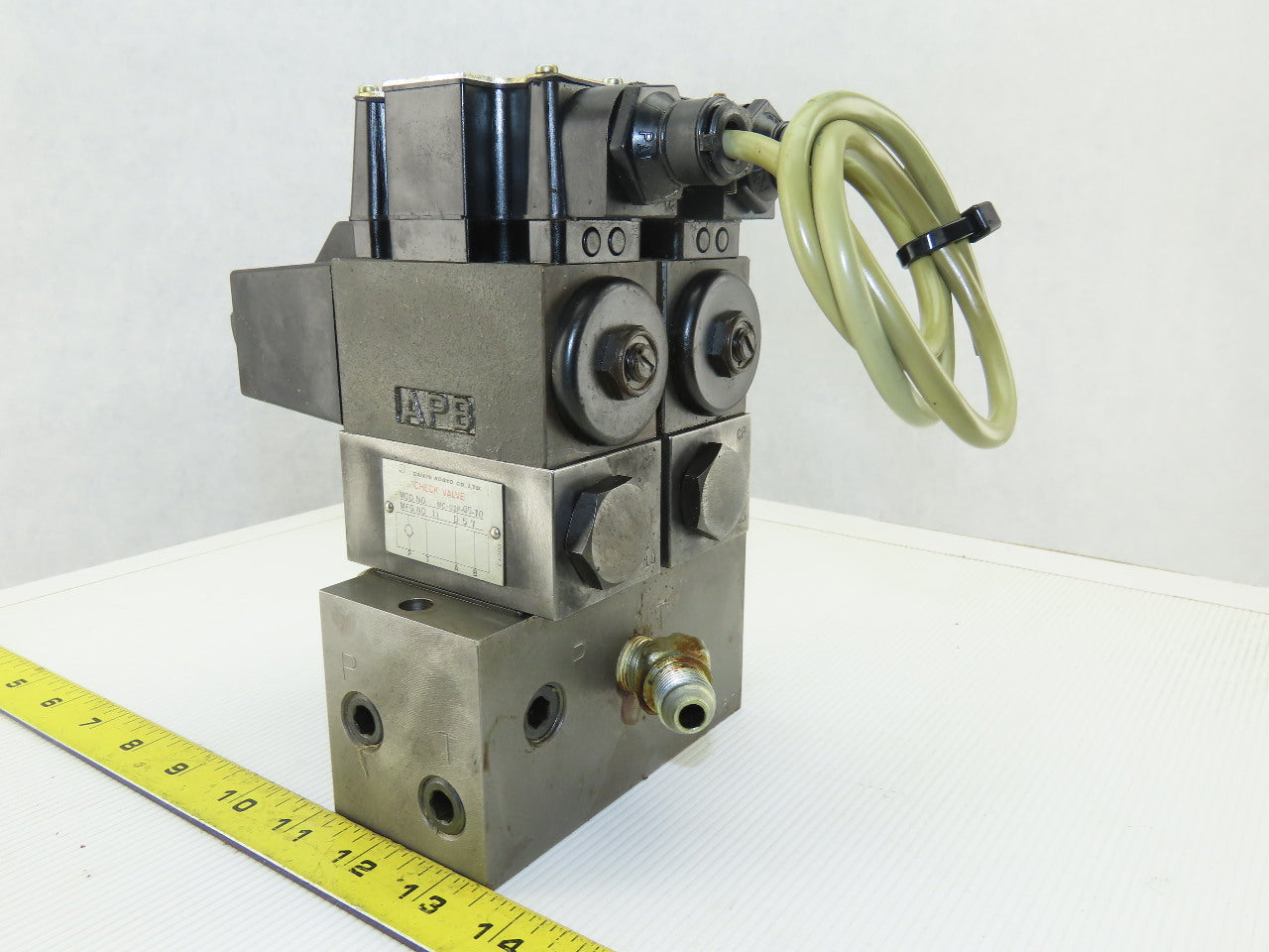 Daikin JSO-G02-2BA-20-N 4/3 Way Solenoid Operated Valve Check Manifold Bank