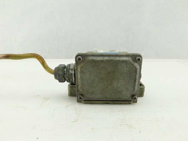 Honeywell LDV-5312DT 10A 125/250V 3 Way Plunger Roller Microswitch