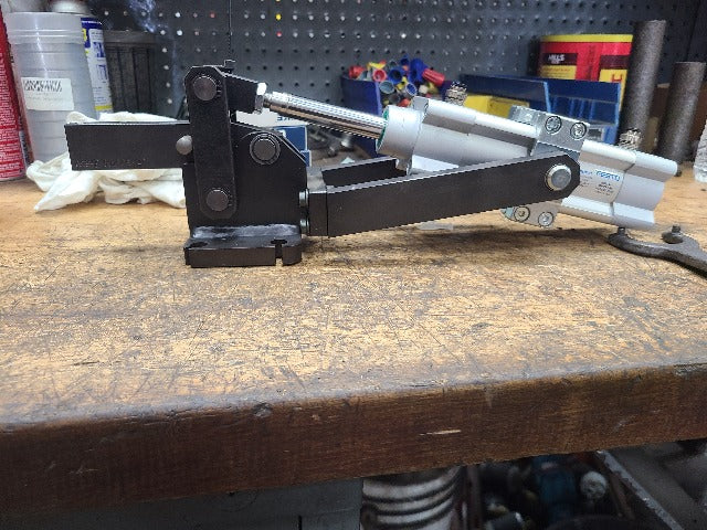 Vektek AMF 6825CE-4 Heavy Duty Vertical Pneumatic Toggle Clamp