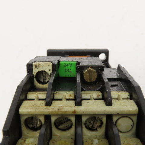Siemens 3TF4122-0B Contactor Relay 600V 18A 2NO/2NC 10Hp MAX 24VDC Coil