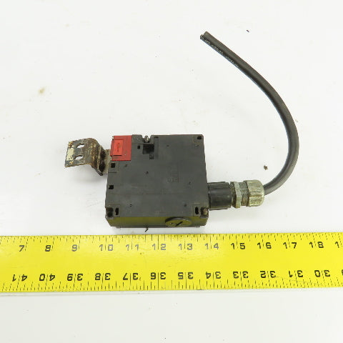 Omron D4NL-4EFB-B Guard Lock Safety Door Switch 240VAC W/Key