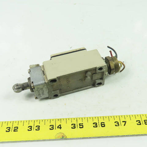 Omron D4B-2A71N Roller Plunger Limit Switch 400V 2A