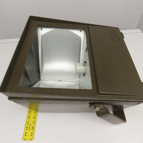 Hubbell MVM Series 150W 115-277/208-240V Metal Halide Wall Pack Light Fixture