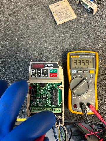 Yaskawa CIMR-JU2A0006BAA J 1000 1HP Variable Frequency Drive 240V Parts/Repair