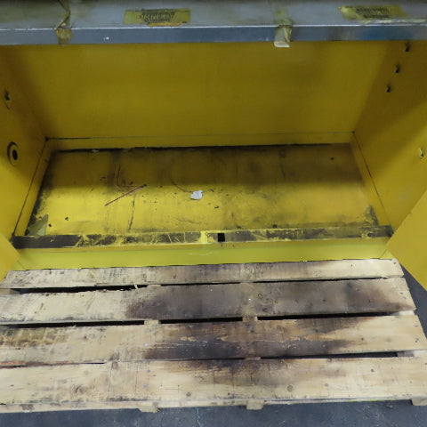 Justrite 25300 30 Gallon Flammable Liquid Storage Cabinet 1 Shelf 44" x 43" x18"