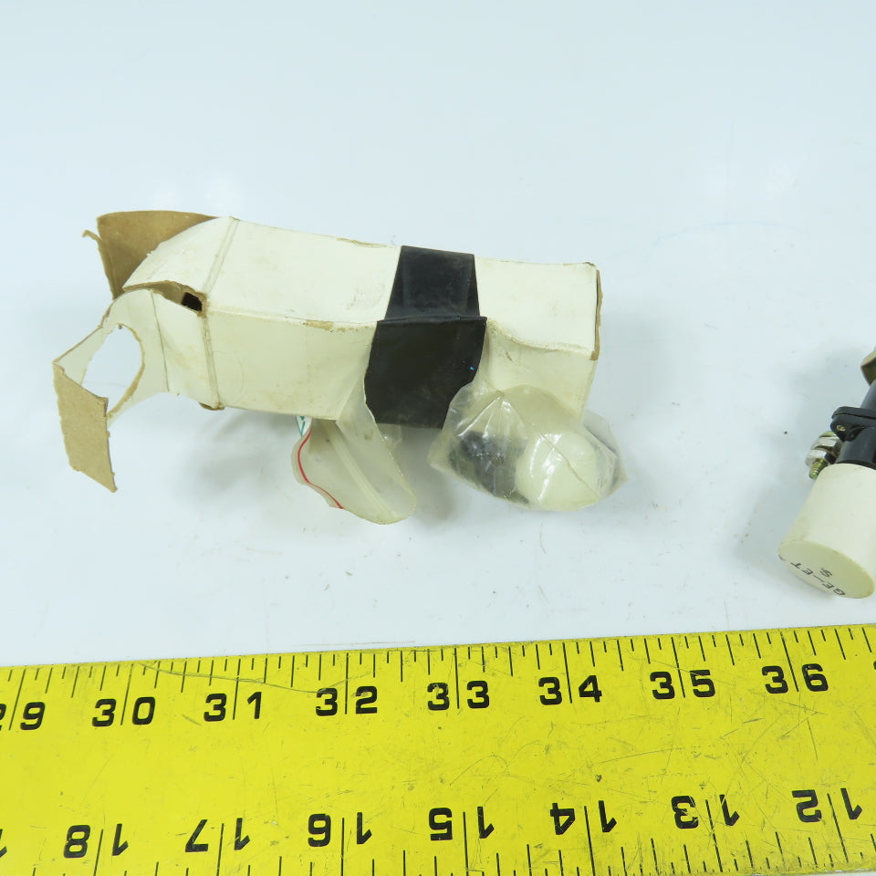 General Electric ET-16 0116B6708G3 125V Indicating Lamp 2000 OHMS White Cap New