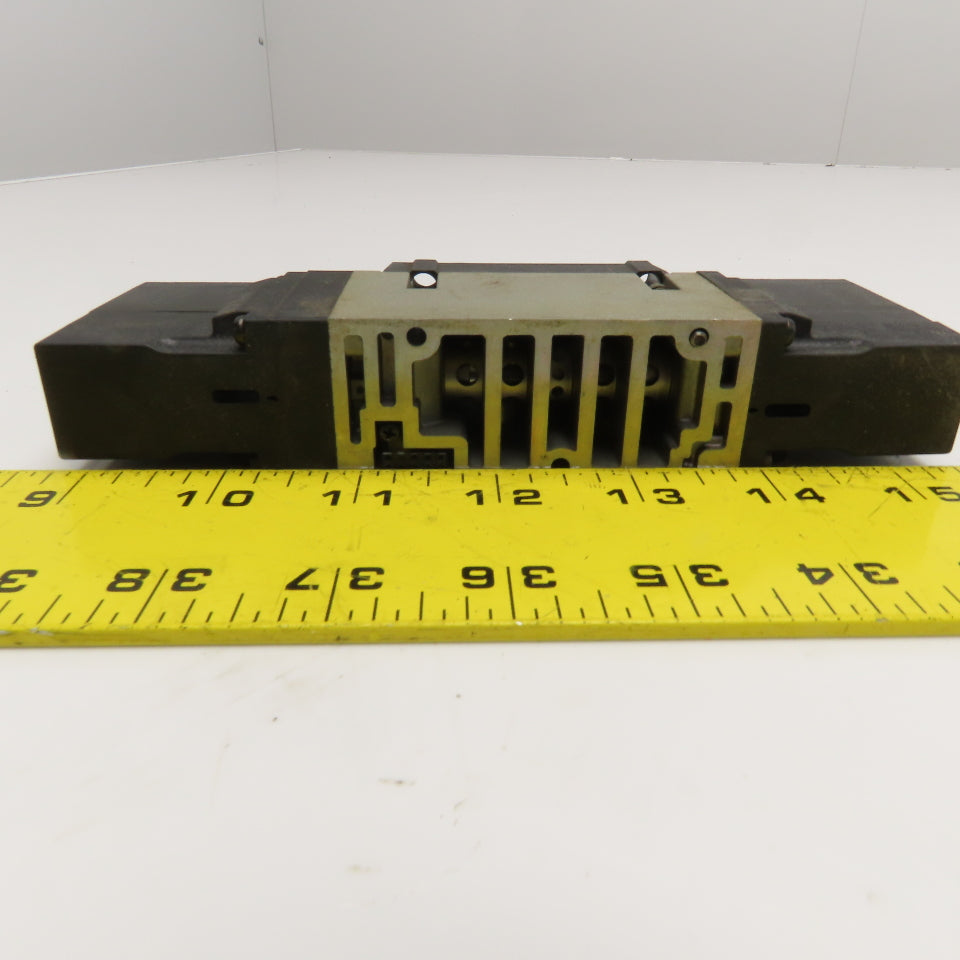 SMC NVFS3300-5FZ 3 Way Closed Center Solenoid Valve 21-26VDC Coil