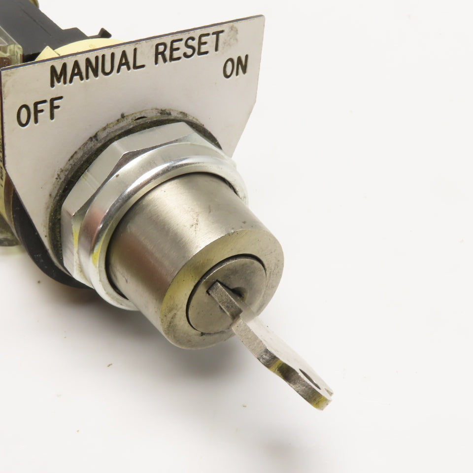 Allen-Bradley 800T-H48 2 Position Momentary Contact Selector Switch 600V Max