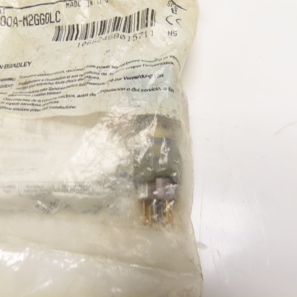 Allen-Bradley 800A-M2GG0LC Green Momentary Contact Push Button