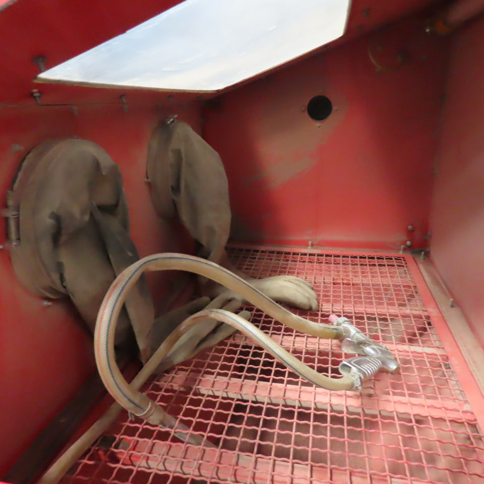 SWSBC/07488 40lb Capacity Steel Core Floor Sandblasting Cabinet