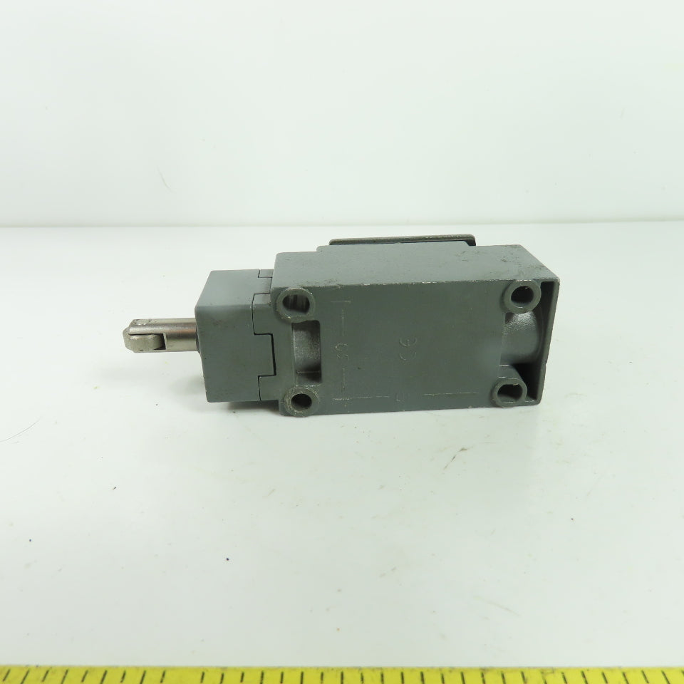 ABB LS45M13L02 Heavy Duty Limit Switch Roller Plunger 400V 24V