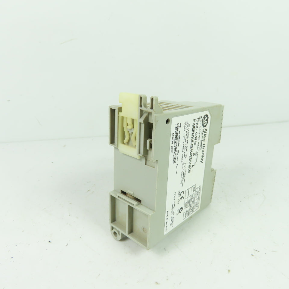 Allen-Bradley 1762-OW16 16 PT. VAC/VDC Relay Output Module Ser A Rev A