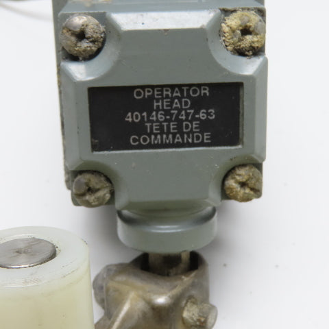 Allen Bradley 802T-AP Oil Tight Limit Switch 600V 40146-747-63 Operator Head