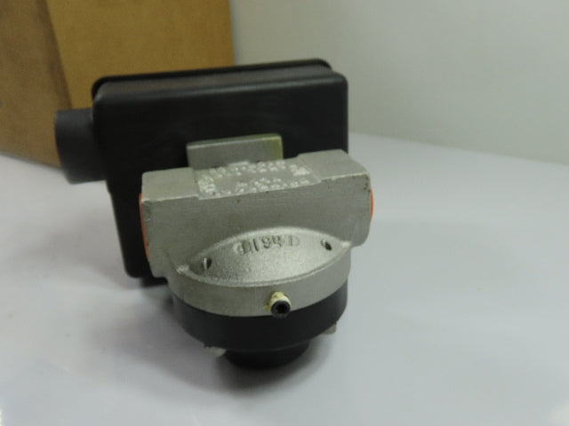UFM Universal Flow Monitors SN-ASB6GM-6-850V.9-A1NR Flow Meter Switch 6 GPM NEW