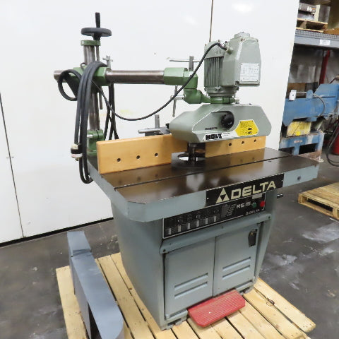 Delta Invicta 43780 RS 15 7.5Hp 5-Speed Wood Shaper w/Holz Power Feeder 220/460V