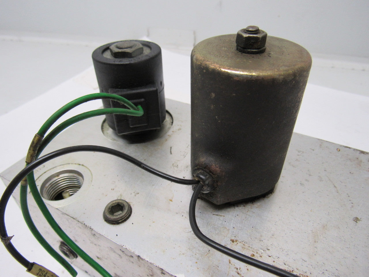 Hydraulic Manifold Block  From Raymond Pacer Model 60 Forklift