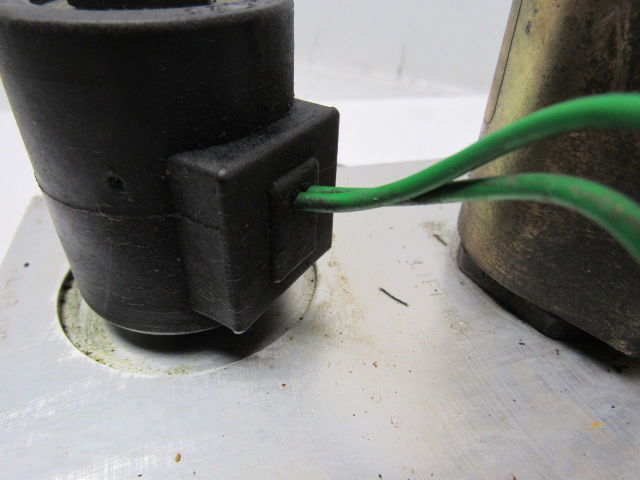 Hydraulic Manifold Block  From Raymond Pacer Model 60 Forklift