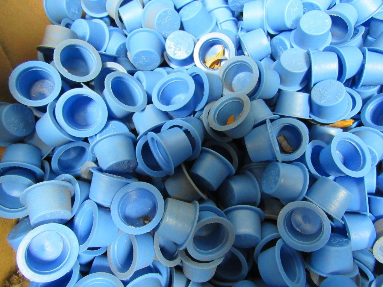 Alliance/Essentra Socket Weld Fitting Pipe Plug 11/16" OD. Blue PE Lot of 20,000