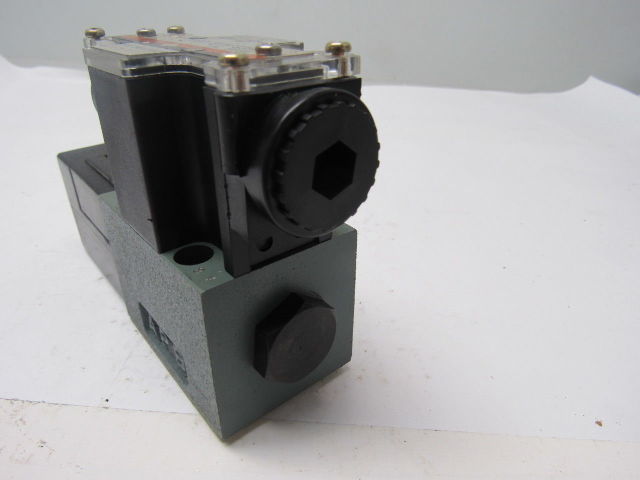Sumitomo SD4GS-AcB-02B-D24-21-Z WD-21B-07 Directional Control Valve 24VDC