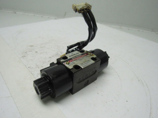 Daikin LS-G02-2CA-10-50S Hydraulic Solenoid Control Valve 100V Coil