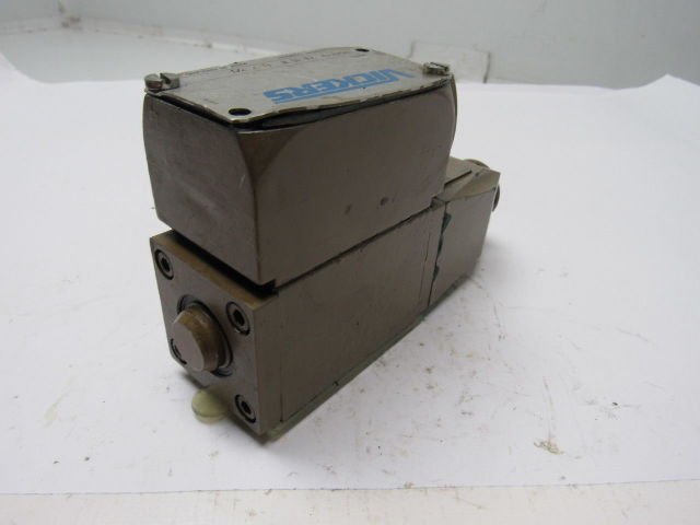 Vickers DG4V-3-7A-M-W-B-7-30 Hydraulic Solenoid Valve 110V Coil 3000PSI
