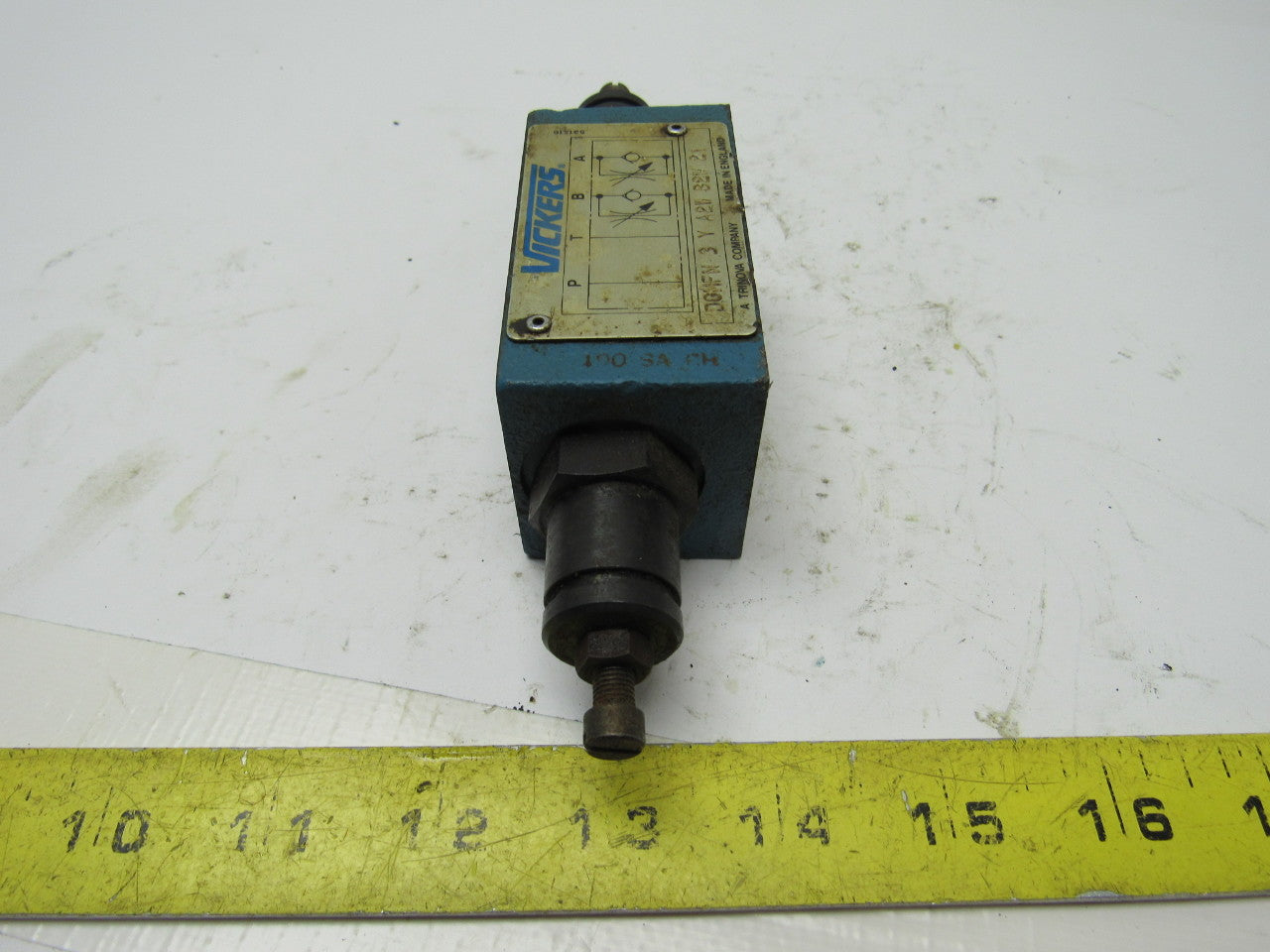 Vickers DGMFN-3-Y-A2W-B2W-21 Modular Valve Flow Regulator