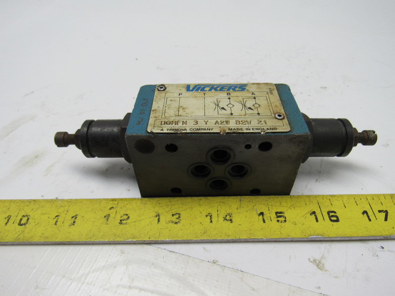 Vickers DGMFN-3-Y-A2W-B2W-21 Modular Valve Flow Regulator