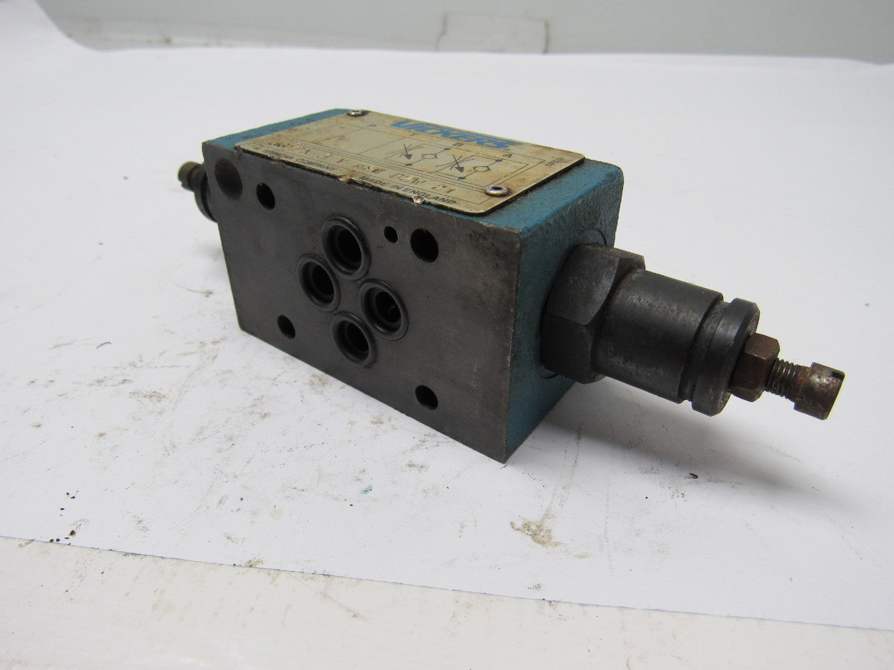 Vickers DGMFN-3-Y-A2W-B2W-21 Modular Valve Flow Regulator