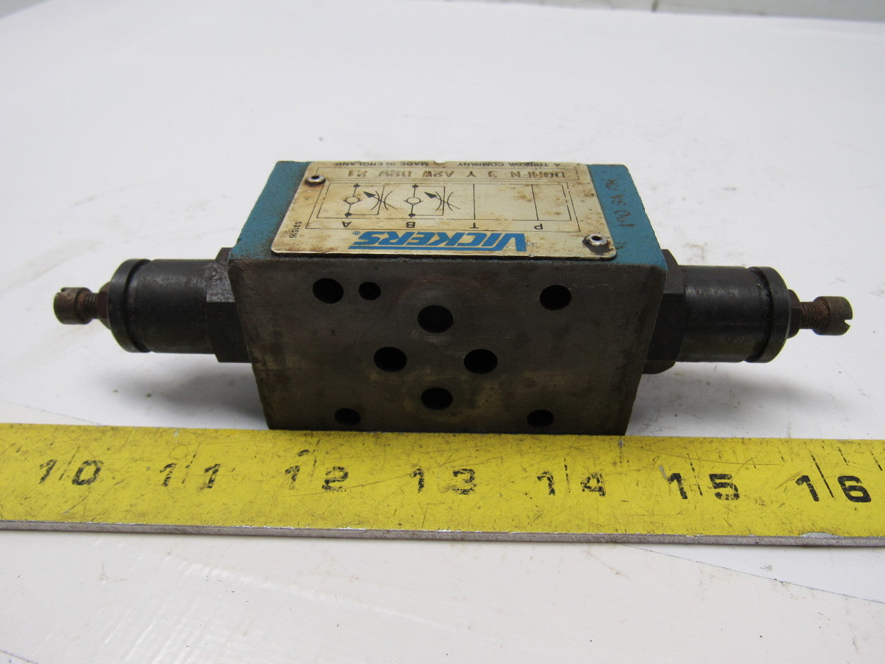Vickers DGMFN-3-Y-A2W-B2W-21 Modular Valve Flow Regulator