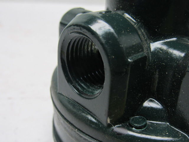 J.D.B. Dense Flow Regulator 1/2"NPT Jet Green