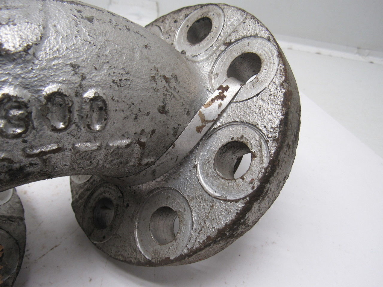 2" Cast Steel 300lb Flanged 90 Degree Pipe Elbow W/(8) 7/8" Bolt Holes
