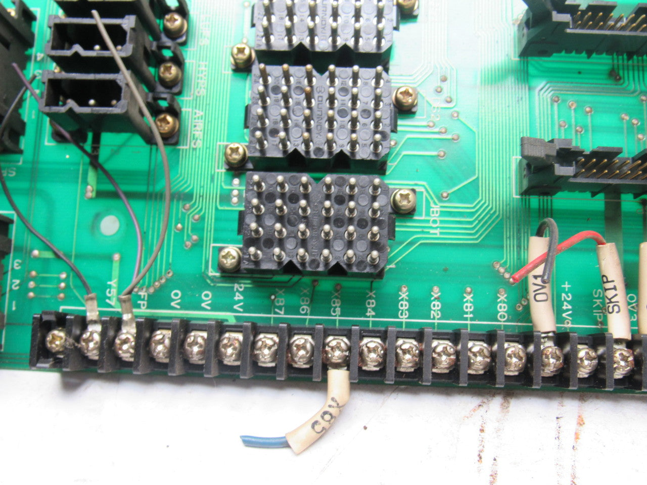 Hitachi Seiki IN87001-HS Yaskawa CNC LX3 Distribution Board