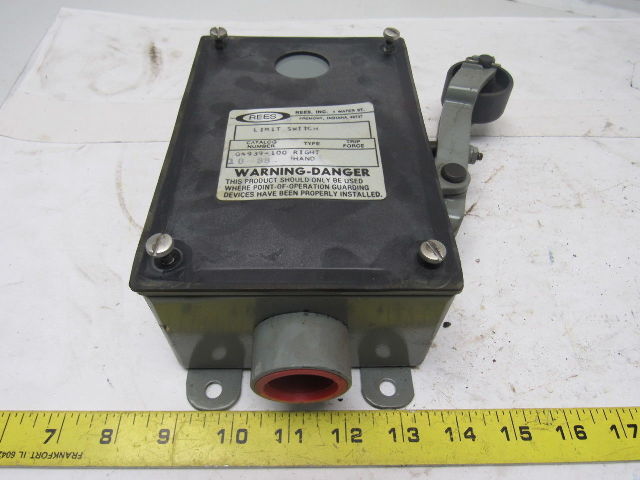 Rees 04939-100 Roller Lever Electric Limit Switch Right Hand