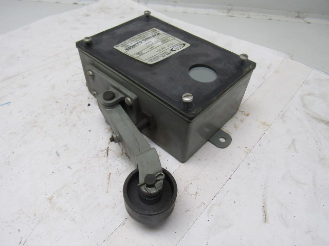 Rees 04939-100 Roller Lever Electric Limit Switch Right Hand