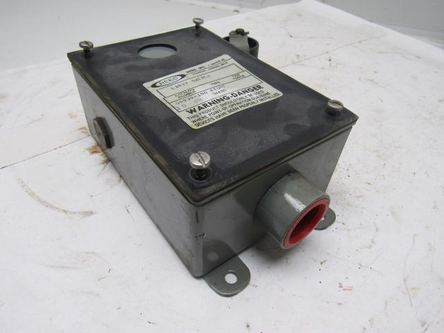 Rees 04939-100 Roller Lever Electric Limit Switch Right Hand
