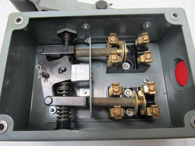Rees 04939-100 Roller Lever Electric Limit Switch Right Hand