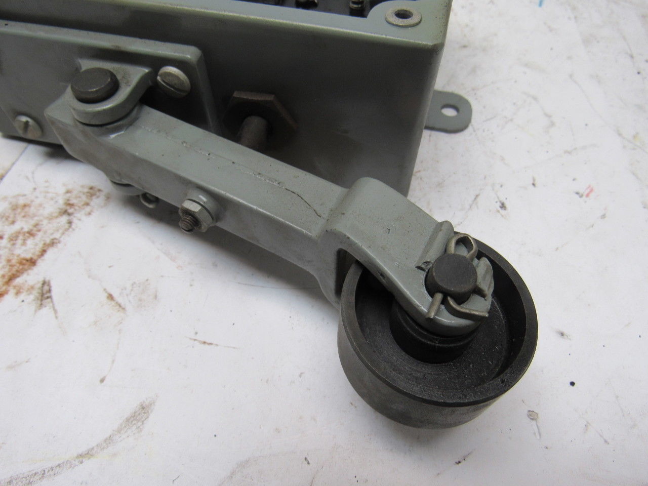 Rees 04939-100 Roller Lever Electric Limit Switch Right Hand
