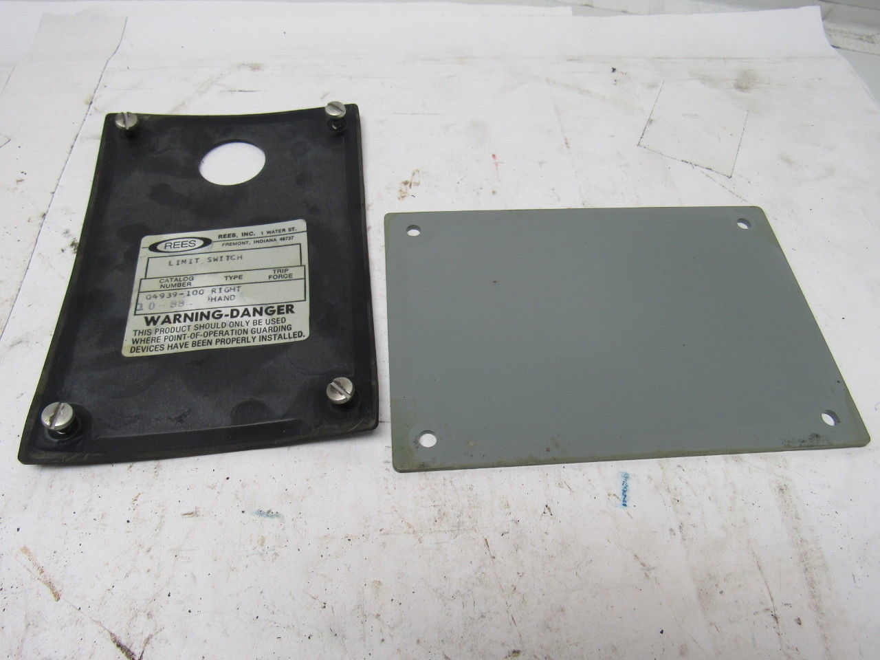 Rees 04939-100 Roller Lever Electric Limit Switch Right Hand