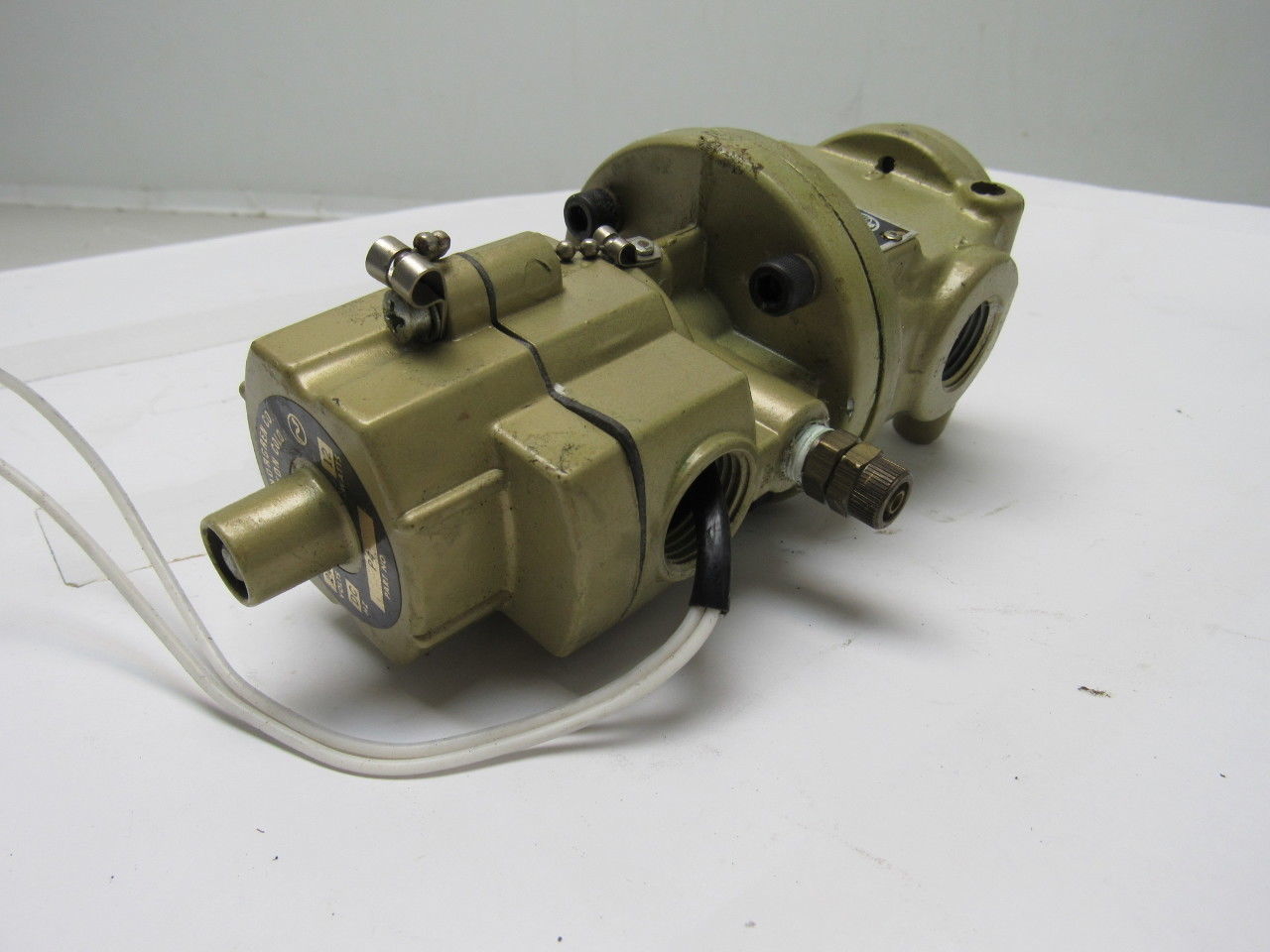 Norgren A1014J P4 Solenoid Pilot Actuated Pneumatic Valve 1/2" PTF