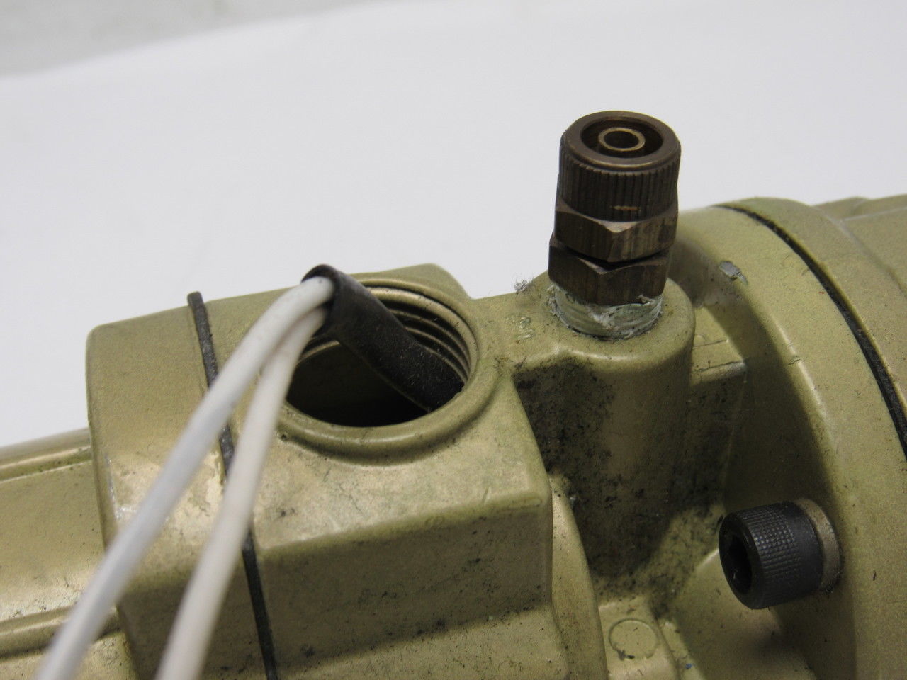 Norgren A1014J P4 Solenoid Pilot Actuated Pneumatic Valve 1/2" PTF
