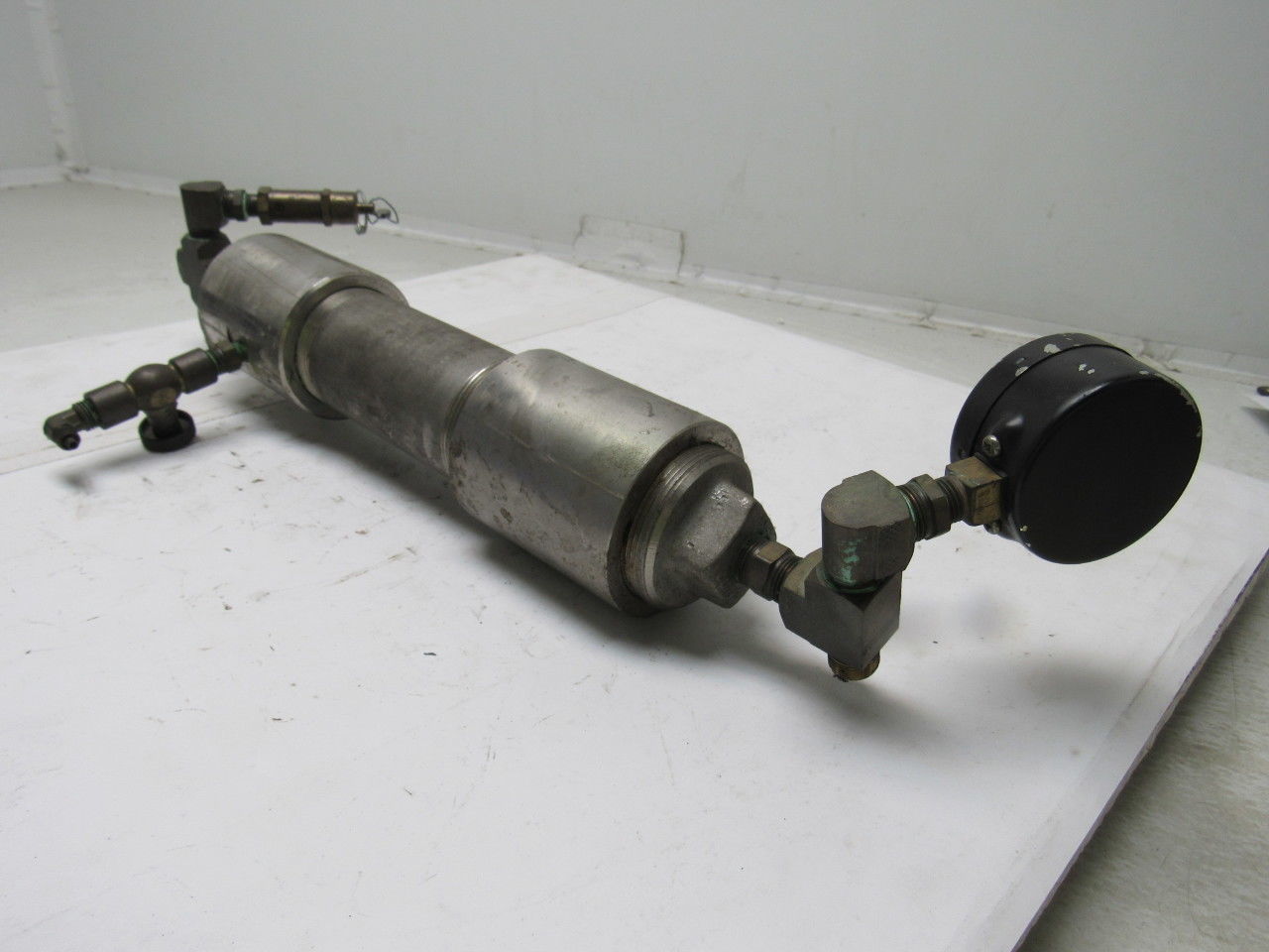 Camco 304 Stainless 2" Dia. Accumulator W/Gauge & Pop Off Valve