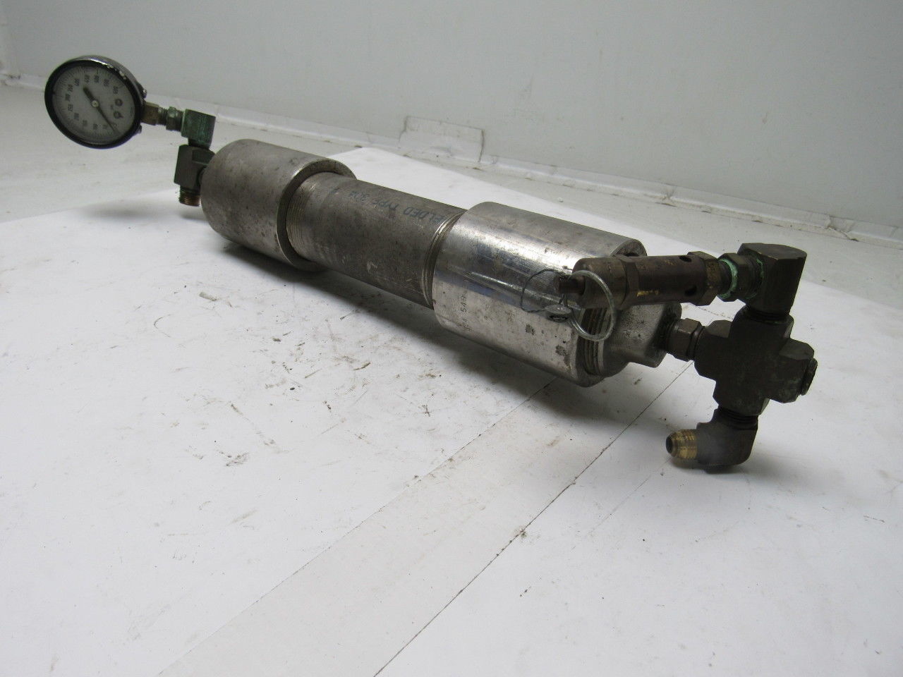 Camco 304 Stainless 2" Dia. Accumulator W/Gauge & Pop Off Valve