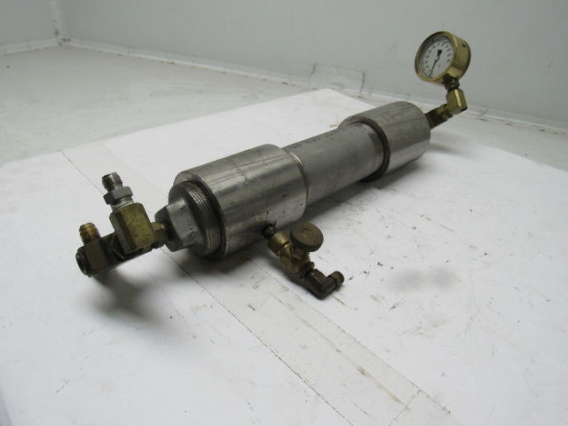 Camco 304 Stainless 2" Dia. Accumulator W/0 to 600PSI Brass Gauge