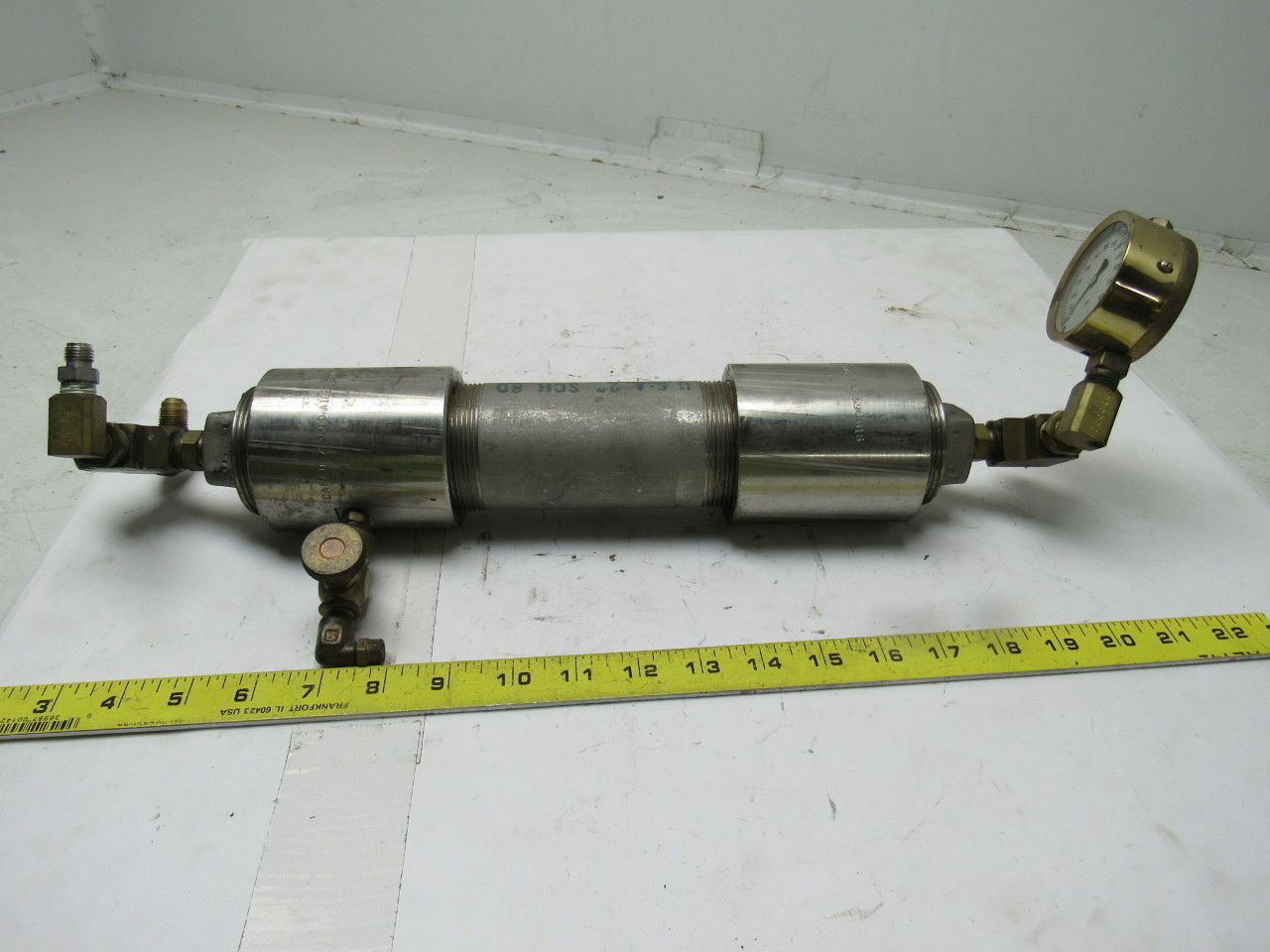 Camco 304 Stainless 2" Dia. Accumulator W/0 to 600PSI Brass Gauge