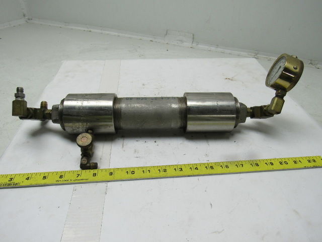 Camco 304 Stainless 2" Dia. Accumulator W/0 to 600PSI Brass Gauge