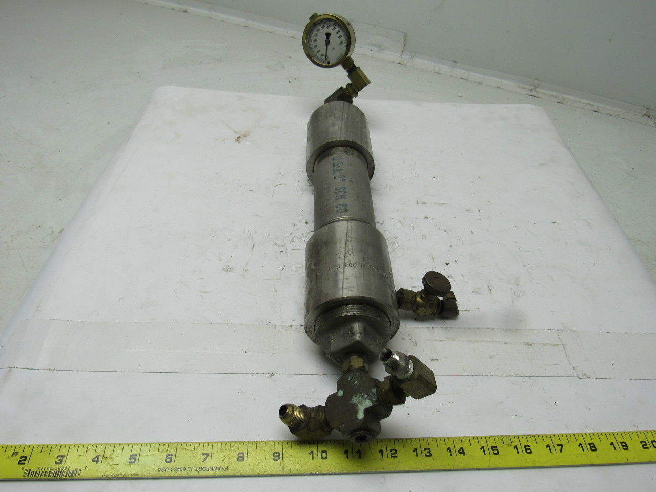 Camco 304 Stainless 2" Dia. Accumulator W/0 to 600PSI Brass Gauge