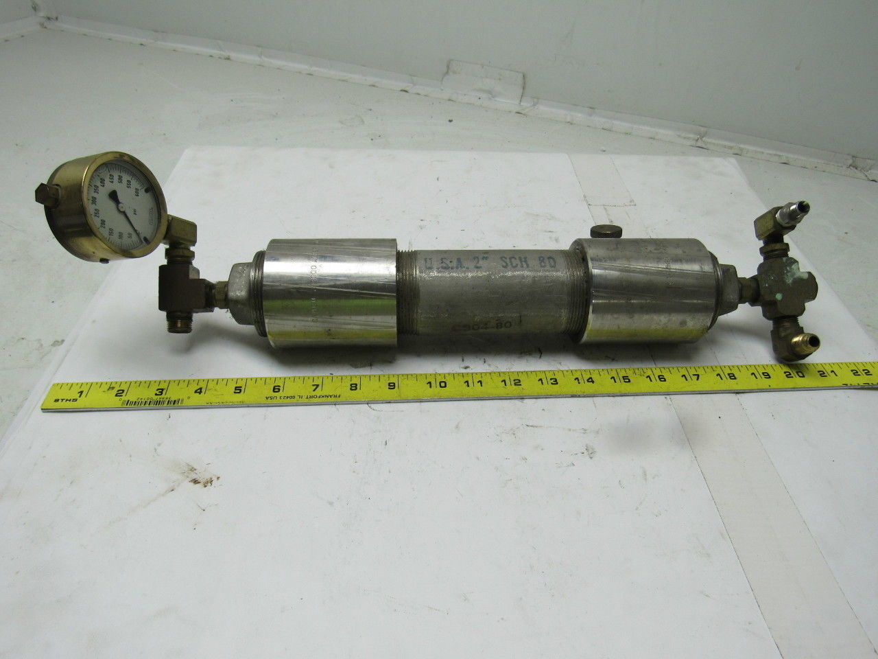 Camco 304 Stainless 2" Dia. Accumulator W/0 to 600PSI Brass Gauge