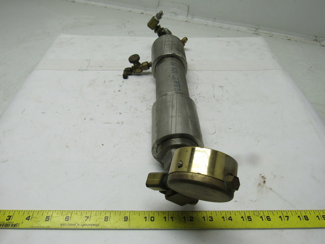 Camco 304 Stainless 2" Dia. Accumulator W/0 to 600PSI Brass Gauge